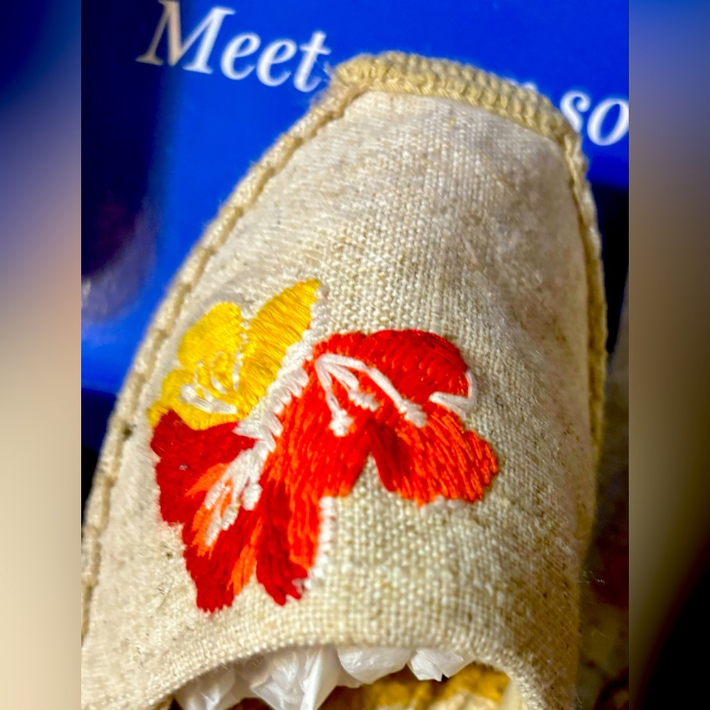 Vera Bradley Dune Espadrille Flat Shoe Size 7 Beige w/ Coral Flower